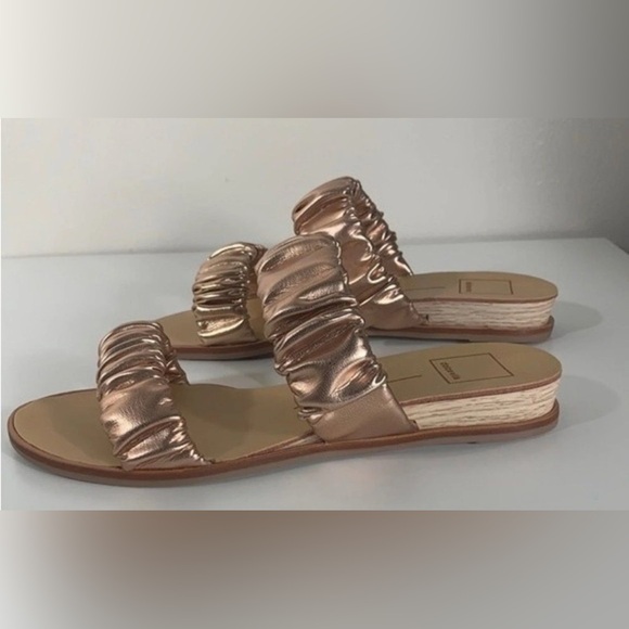 Women’s Dolce Vita rose gold metallic sandals size 9 - Picture 2 of 7